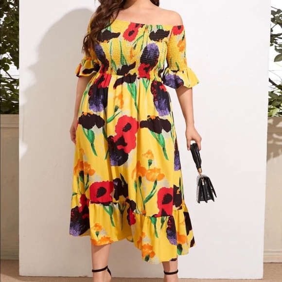 Dresses & Skirts - Boho plus size floral shirred dress